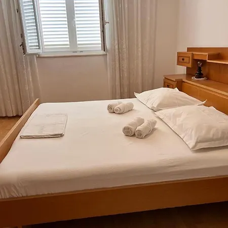 Apartment Beachfront Mery, Kneze