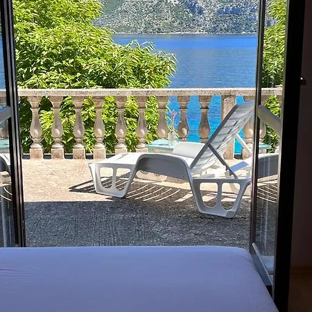 Beachfront Mery, Kneze