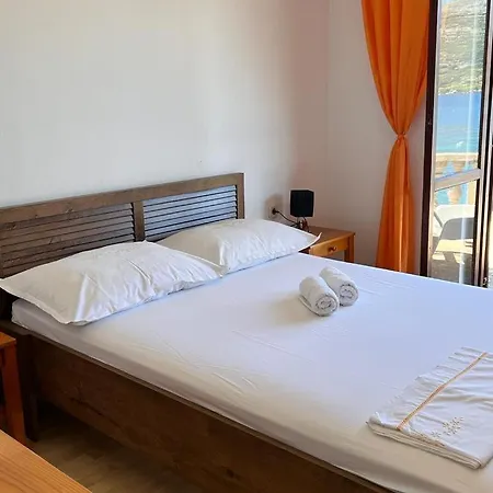 Beachfront Mery, Kneze Apartament Račišće