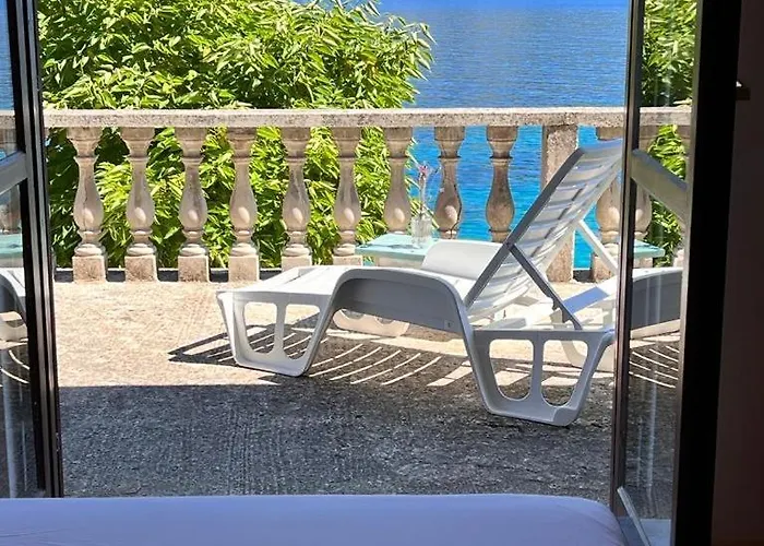 Beachfront Mery, Kneze