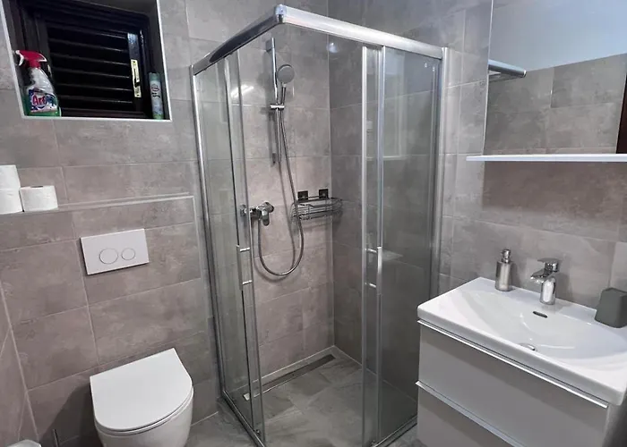 Beachfront Mery, Kneze * Račišće